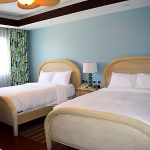 Standard Twin Queen bed